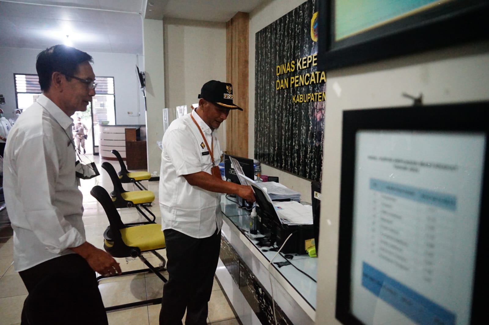 Apel Pagi di Disdukcapil, Henggar: ASN Jangan Alergi Aduan Masyarakat