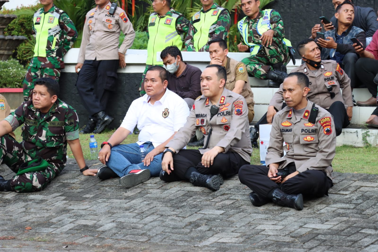 Tolak Kenaikan BBM, Polres Kudus Kawal Para Mahasiswa