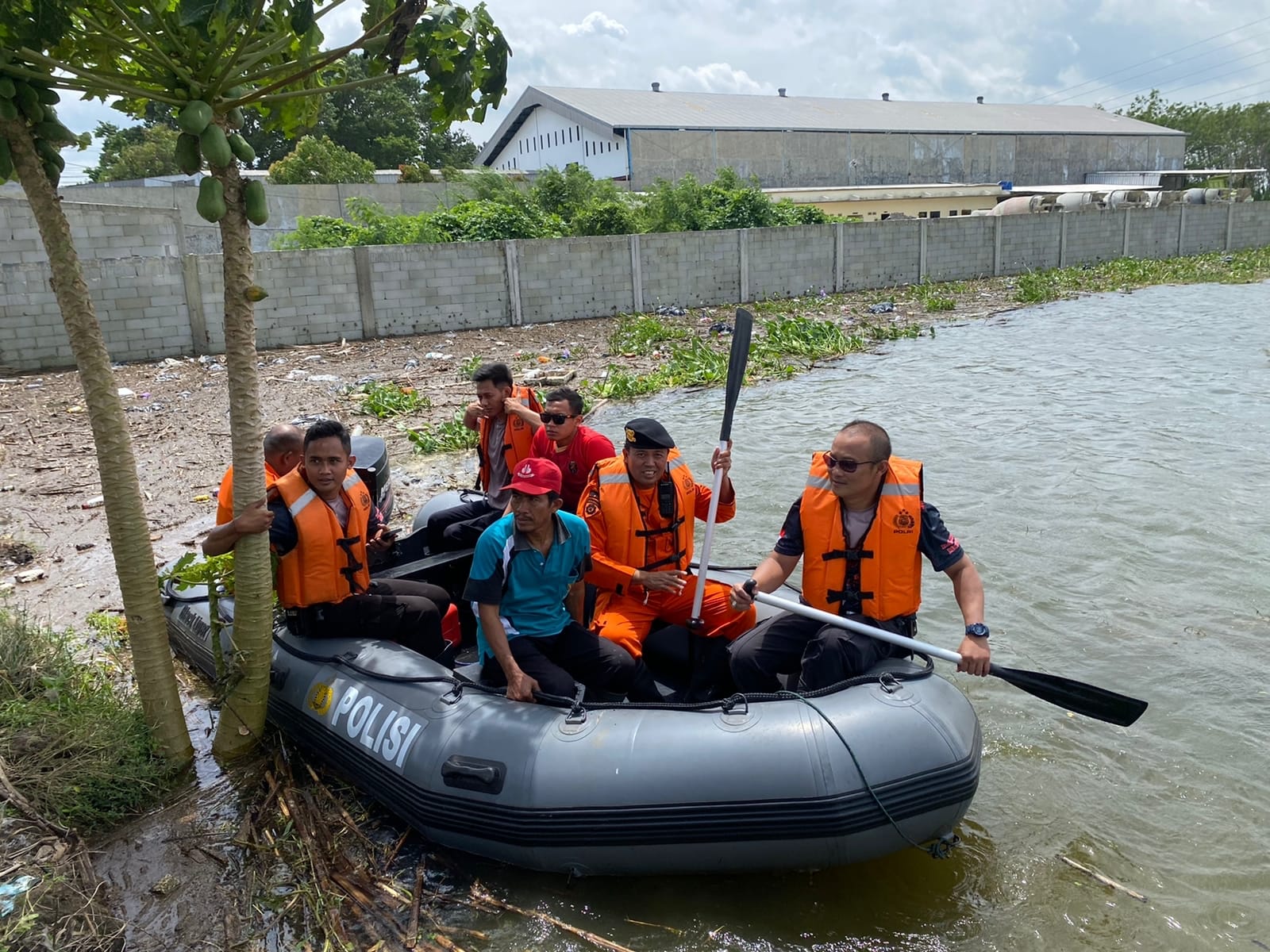 390 KK Terdampak Banjir, Kasat Samapta AKP Ngatmin Gerak Cepat Evakuasi