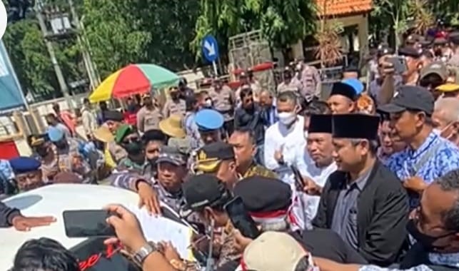 Nelayan Rembang Geruduk DPRD, Ada Apa???