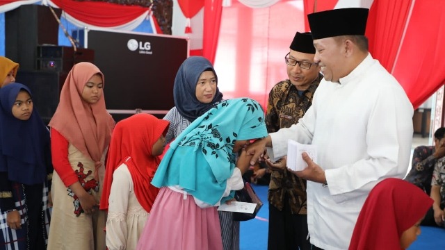 Peduli Anak Yatim, Bupati Sampang Konsisten Lakukan Santunan Rutin Setiap Bulan