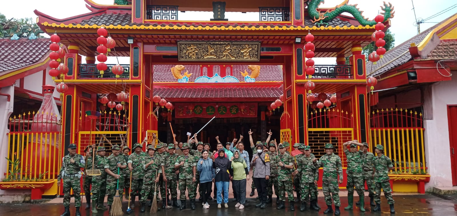 Jelang Imlek, Kodim 0719/Jepara Kerja Bakti Bersihkan Klenteng