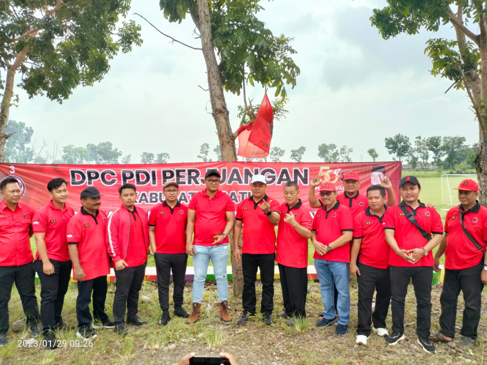 Cinta Lingkungan, PDI Perjuangan Bersih-Bersih Sungai dan Penanaman Pohon