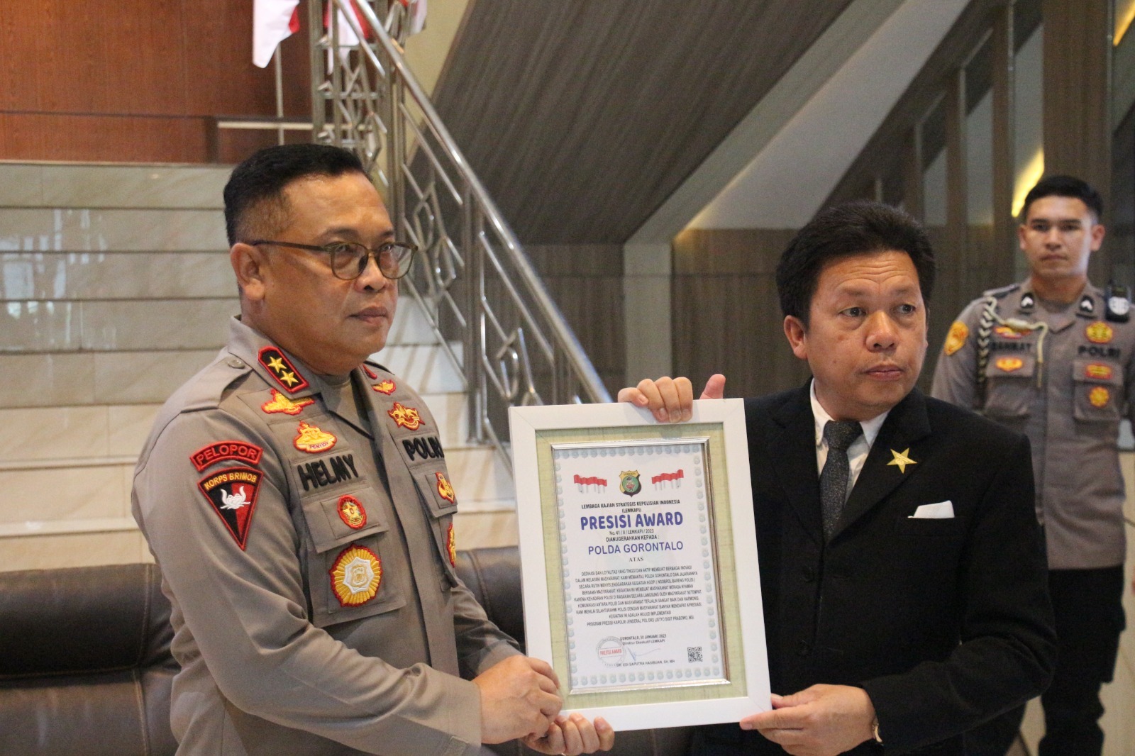Kapolda Gorontalo Terima Penghargaan “Presisi Award”