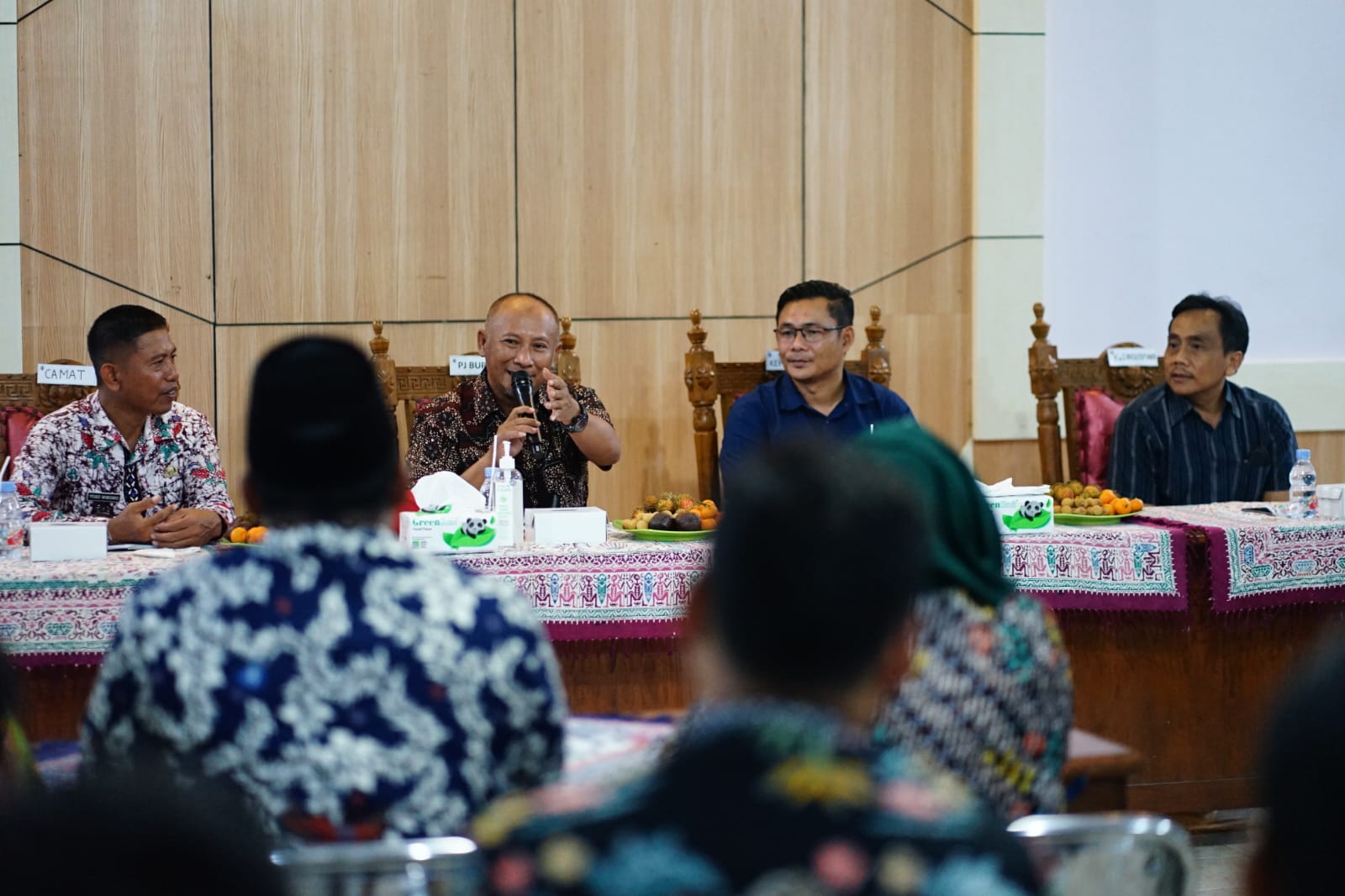 Seribu Paket Sembako dari Staf Kepresidenan