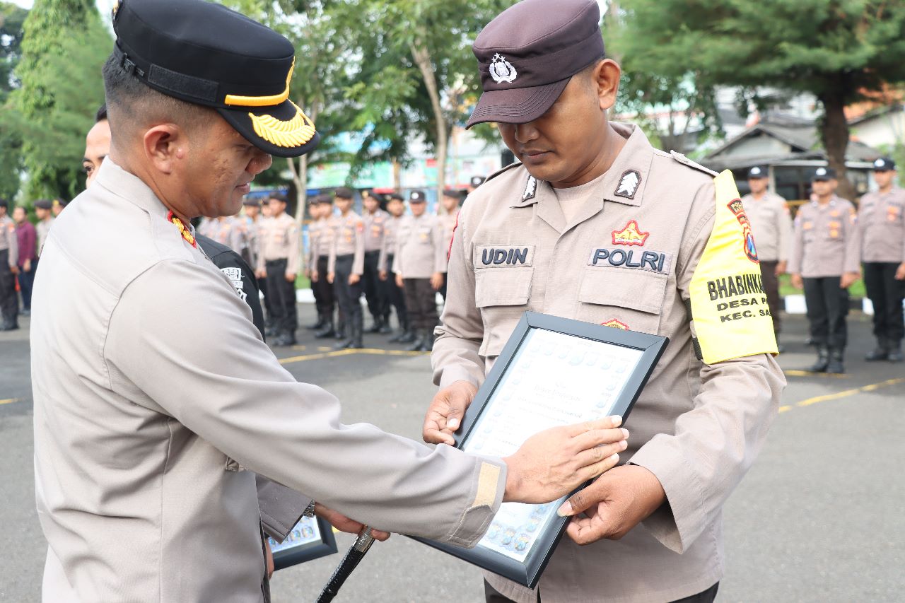 Tahanan Kabur Berhasil Ditangkap, Kapolres Sampang Berikan Reward Anggota