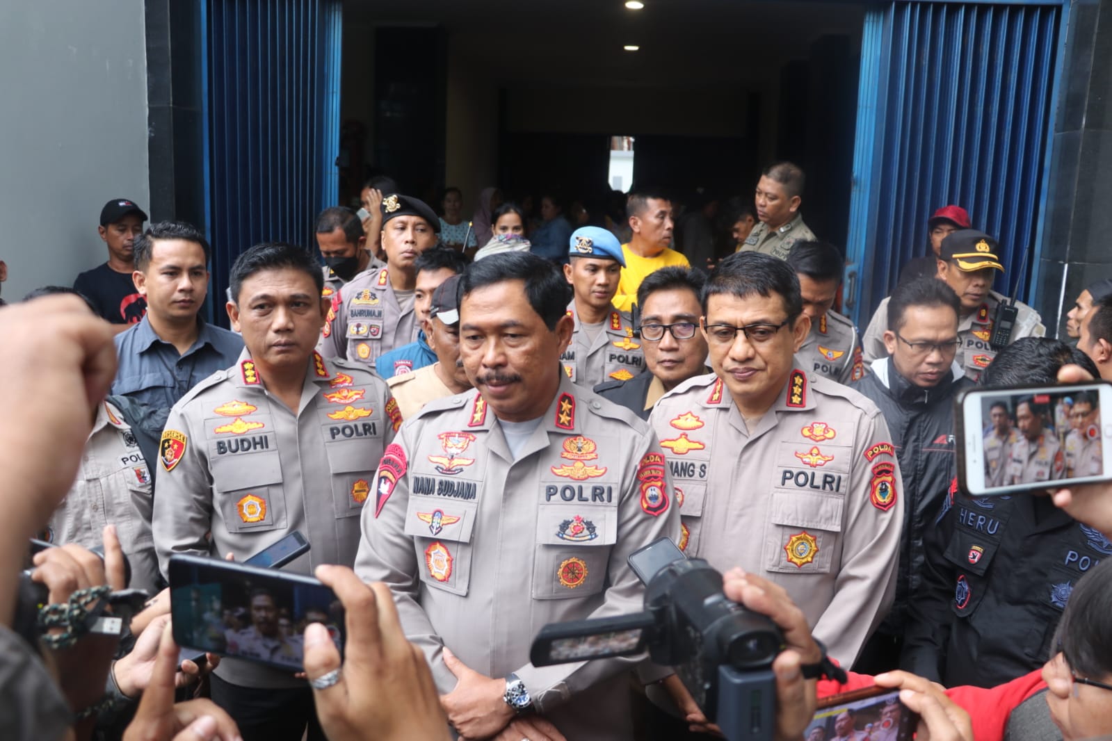 Warga Korban Banjir Dikunjungi Kapolda Sulsel