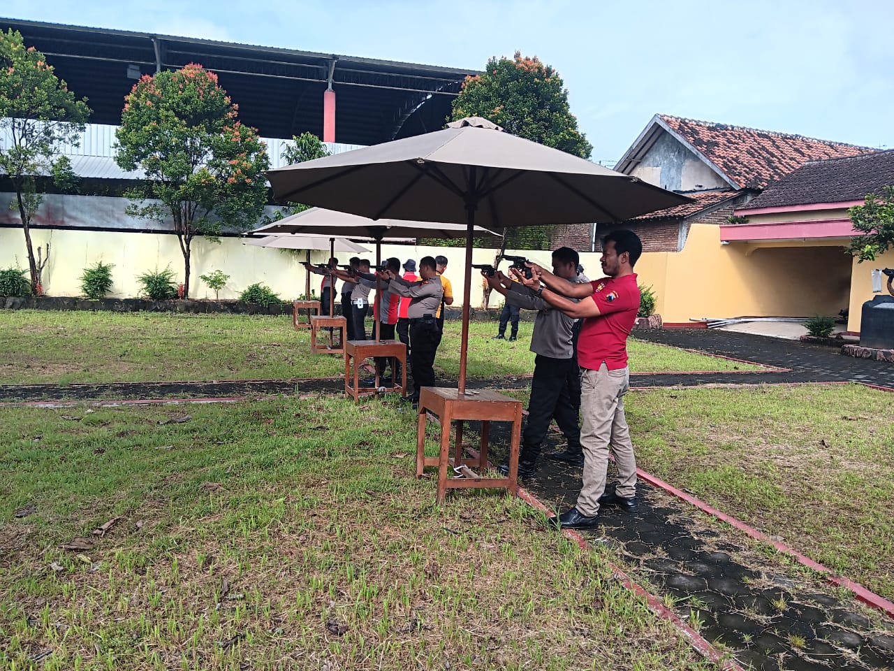 Asah Kemampuan Personel, Polres Kudus Gelar Latihan Menembak