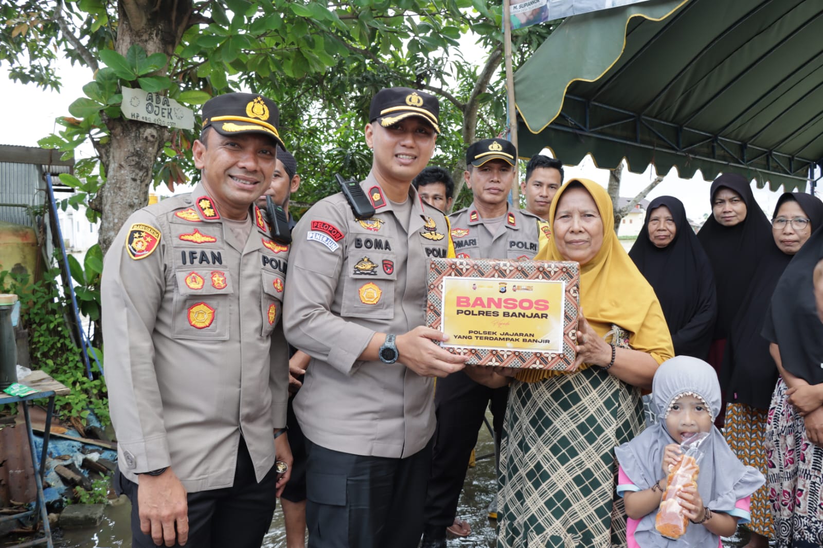 Respon Cepat, Polres Banjar Berikan Bantuan ke Warga Terdampak Banjir