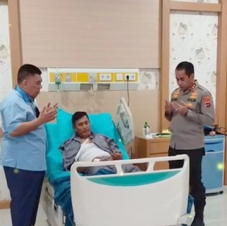 Kepedulian Terhadap Kapolda Jambi, Irjen Pol Andi Rian Djajadi Menjenguk dan Doakan Lekas Sembuh