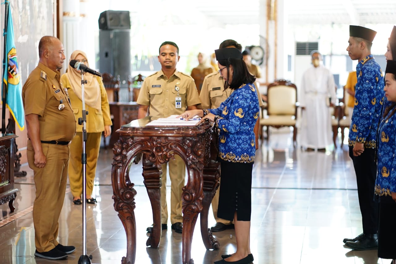 SK PNS Diserahkan, Pj Bupati Ingatkan Arti Pentingnya Sumpah Jabatan