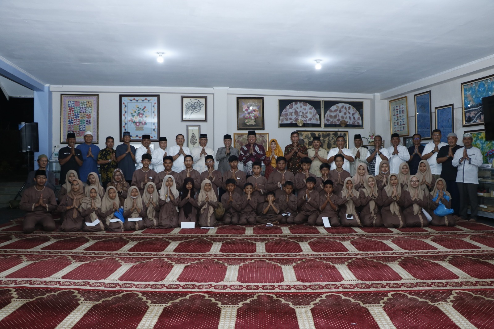 Bambang Triono Berikan Santunan Anak Yatim dan Dhuafa Al-Fadillah