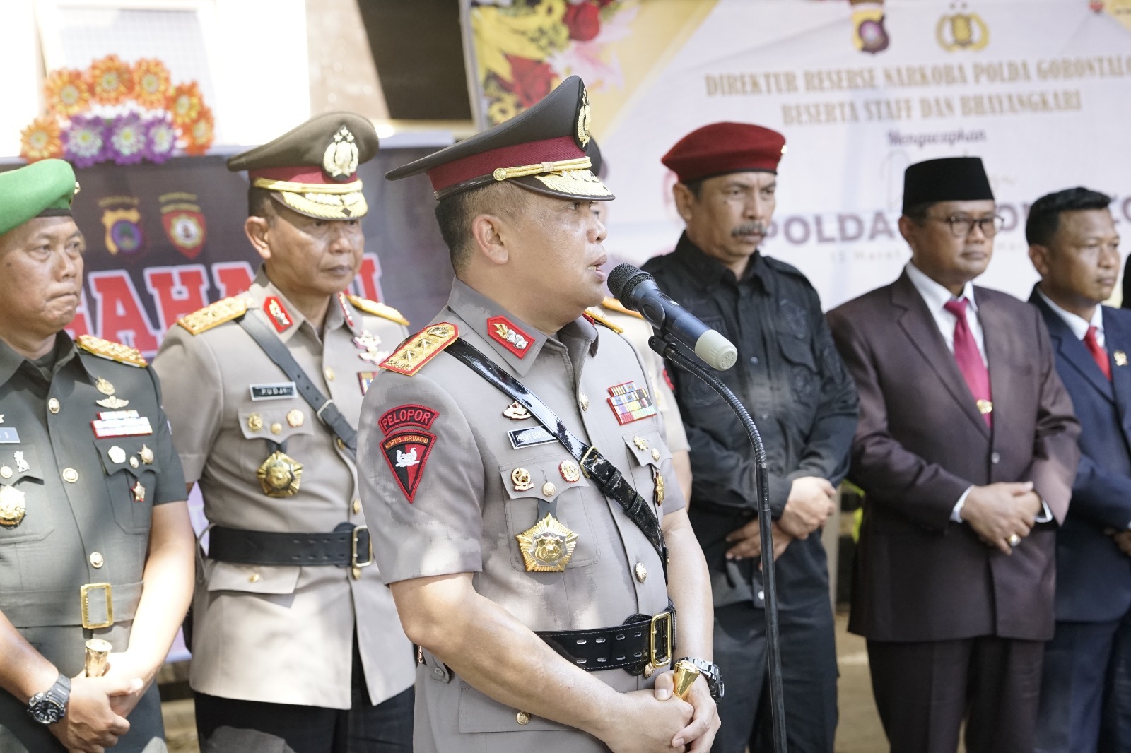 Tidak Ada Ampun!!! Kapolda Gorontalo Sikat Bagi Para Penyelundupan Baju Bekas Impor