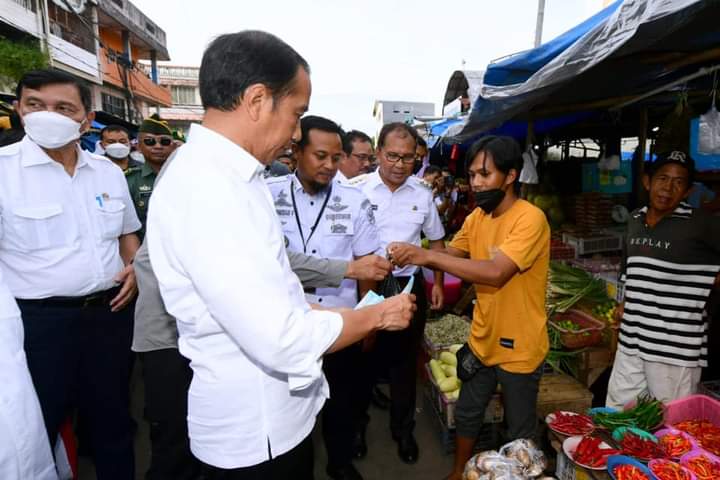 Para Pedagang dan Masyarakat Antusias Kehadiran Presiden RI