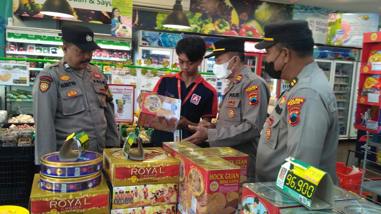 Polres Kudus Cek Sejumlah Warung Kelontong dan Toko
