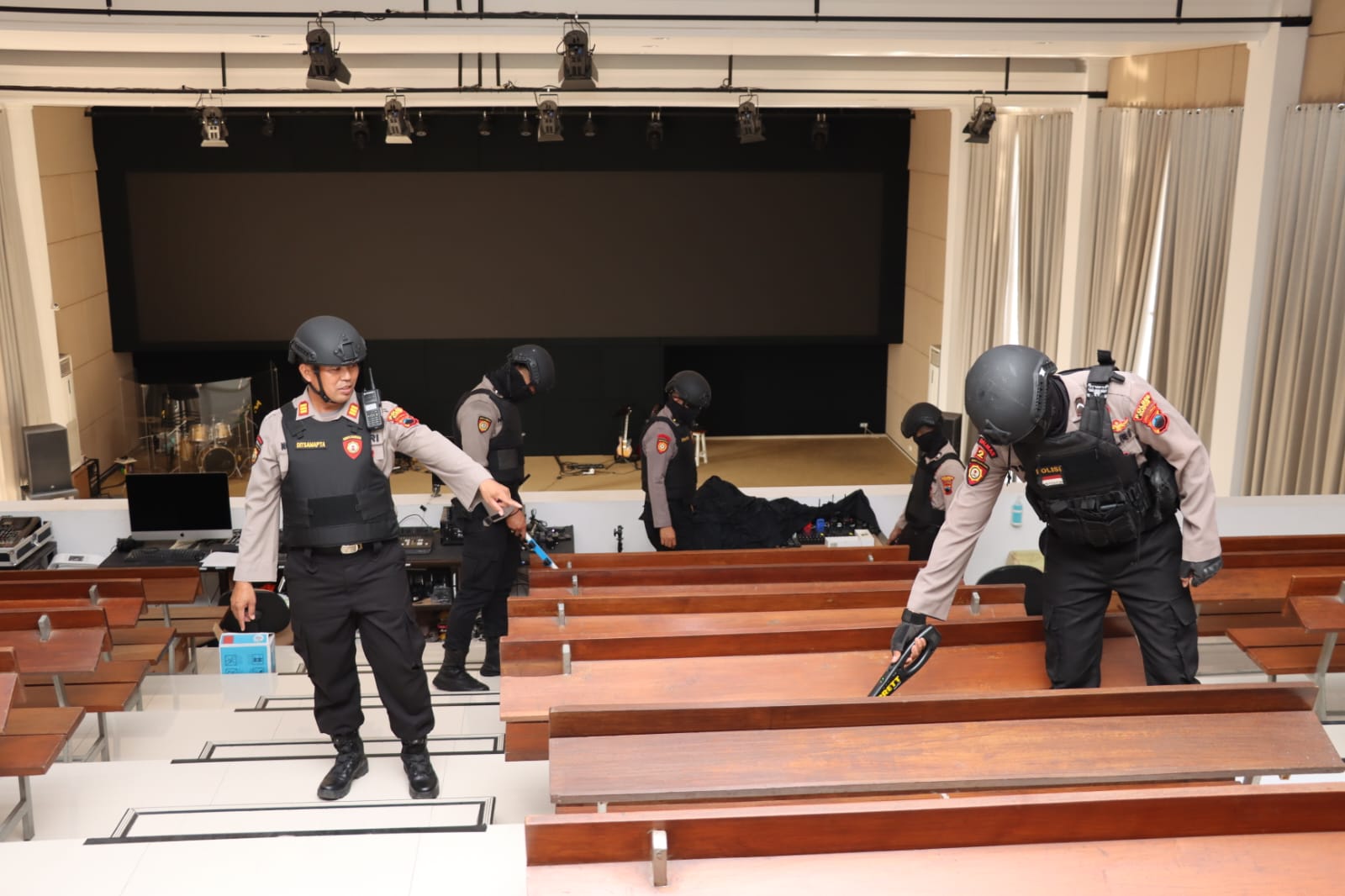 Sejumlah Gereja Di jaga Ketat, Sat Samapta Polres Kudus Siaga