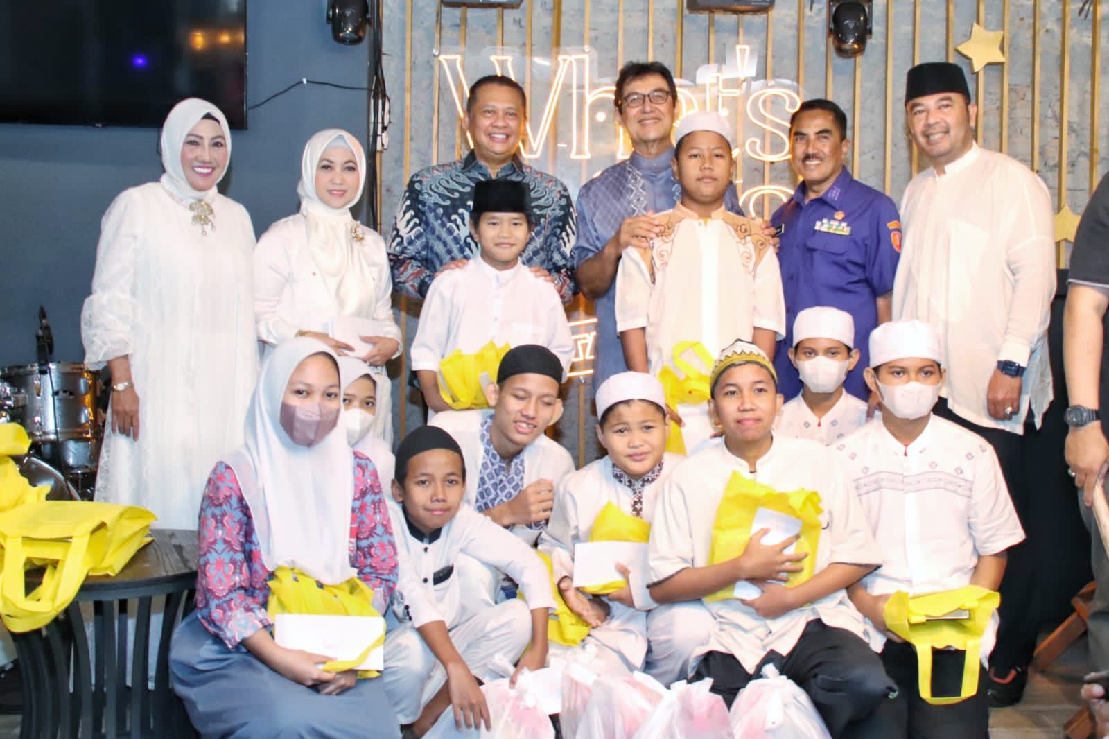 Bulan Ramadhan, Ketua MPR RI dan GERAK BS Berikan Santunan Anak Yatim