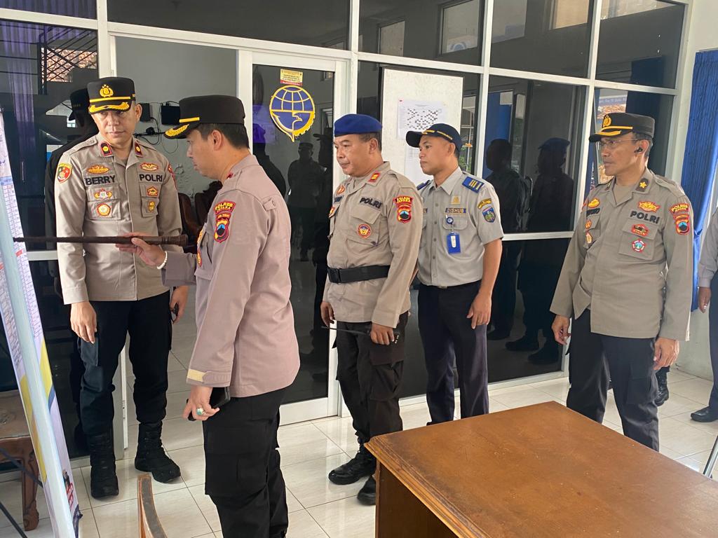 Kapolres Jepara Cek Pos Pengamanan dan Pelayanan