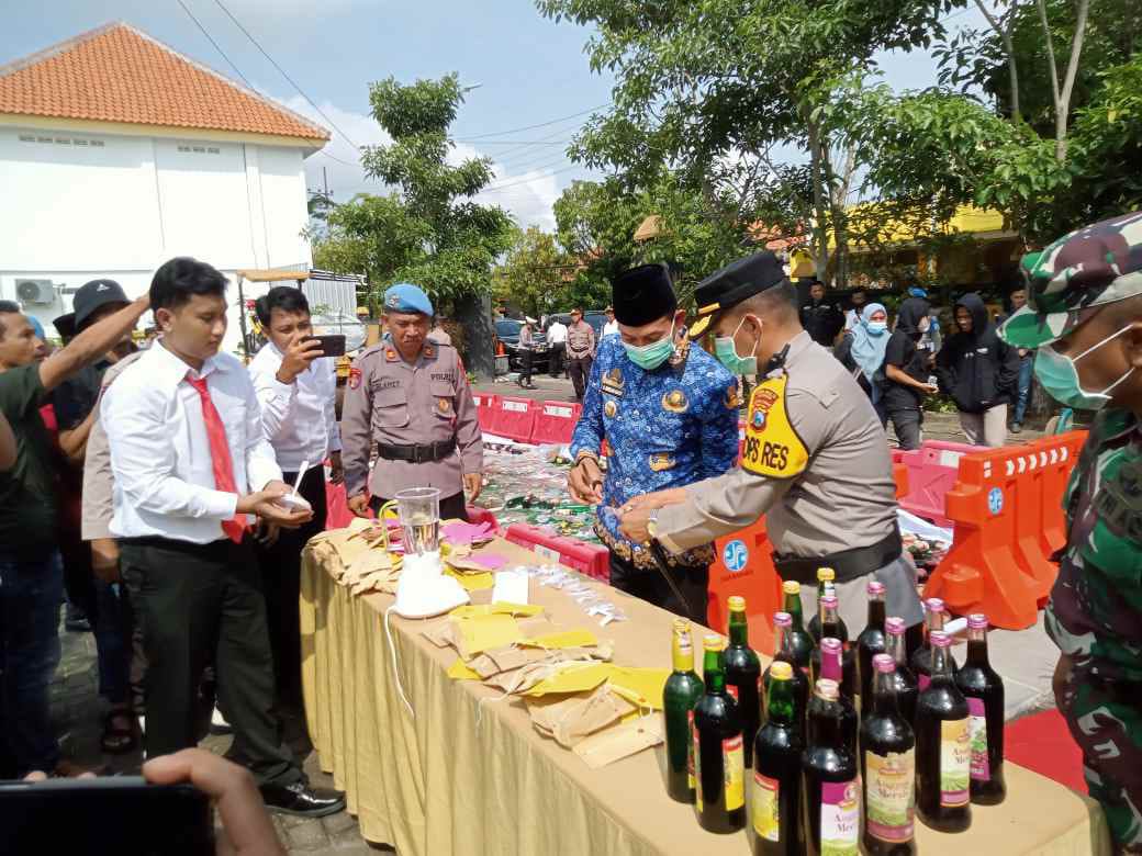 Hasil Operasi Pekat Semeru 2023, Kapolres Sampang Musnahkan Barang Bukti