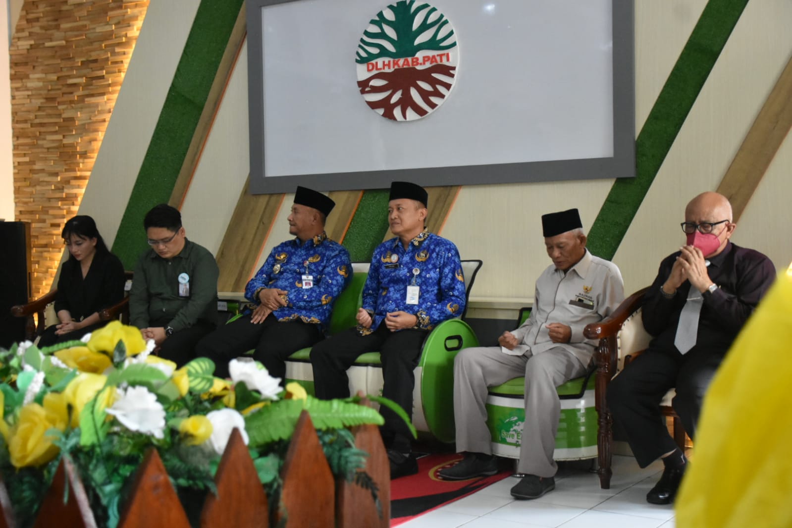 Ratusan Tenaga Kebersihan Terima Bingkisan Lebaran