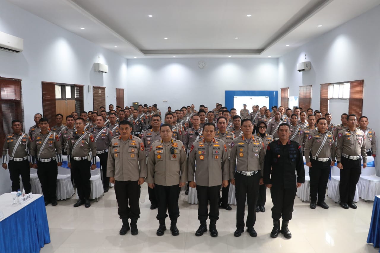 KTT ASEAN Ke-42, Irjen Pol Drs. Setyo Boedi Moempoeni Harso Lepas 75 Personel Dit Lantas Polda Sulsel