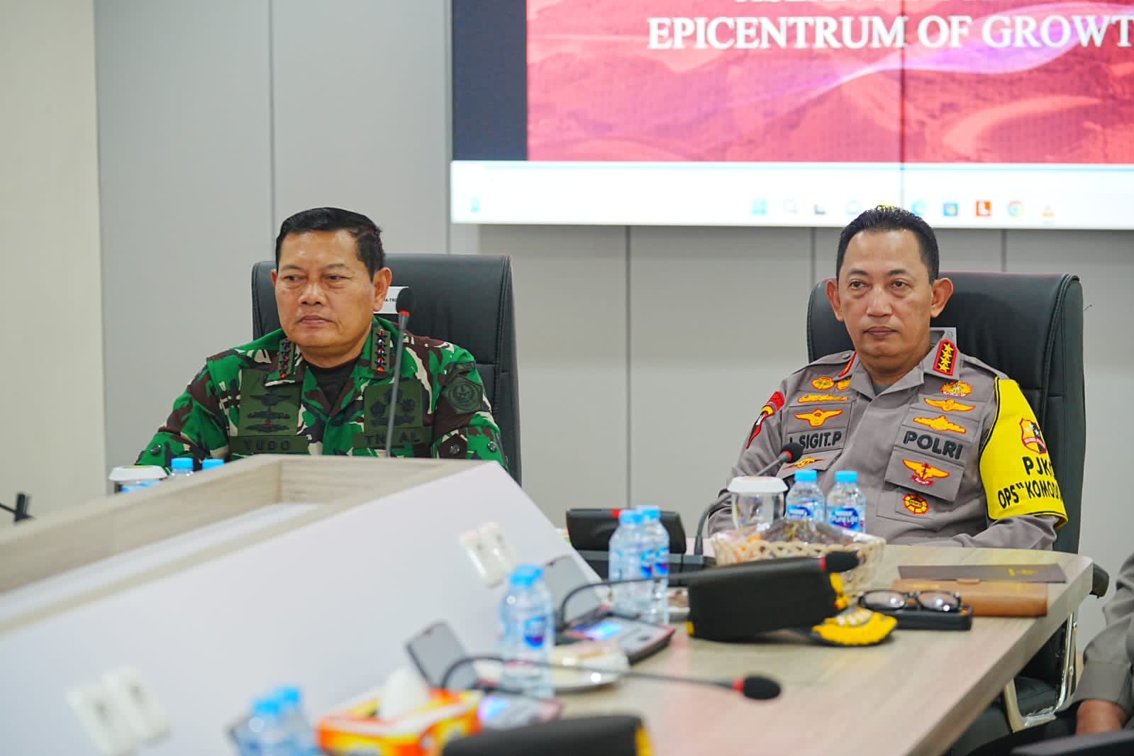 Tinjau 91 Command Center, Kapolri dan Panglima TNI Cek Kesiapan Personel