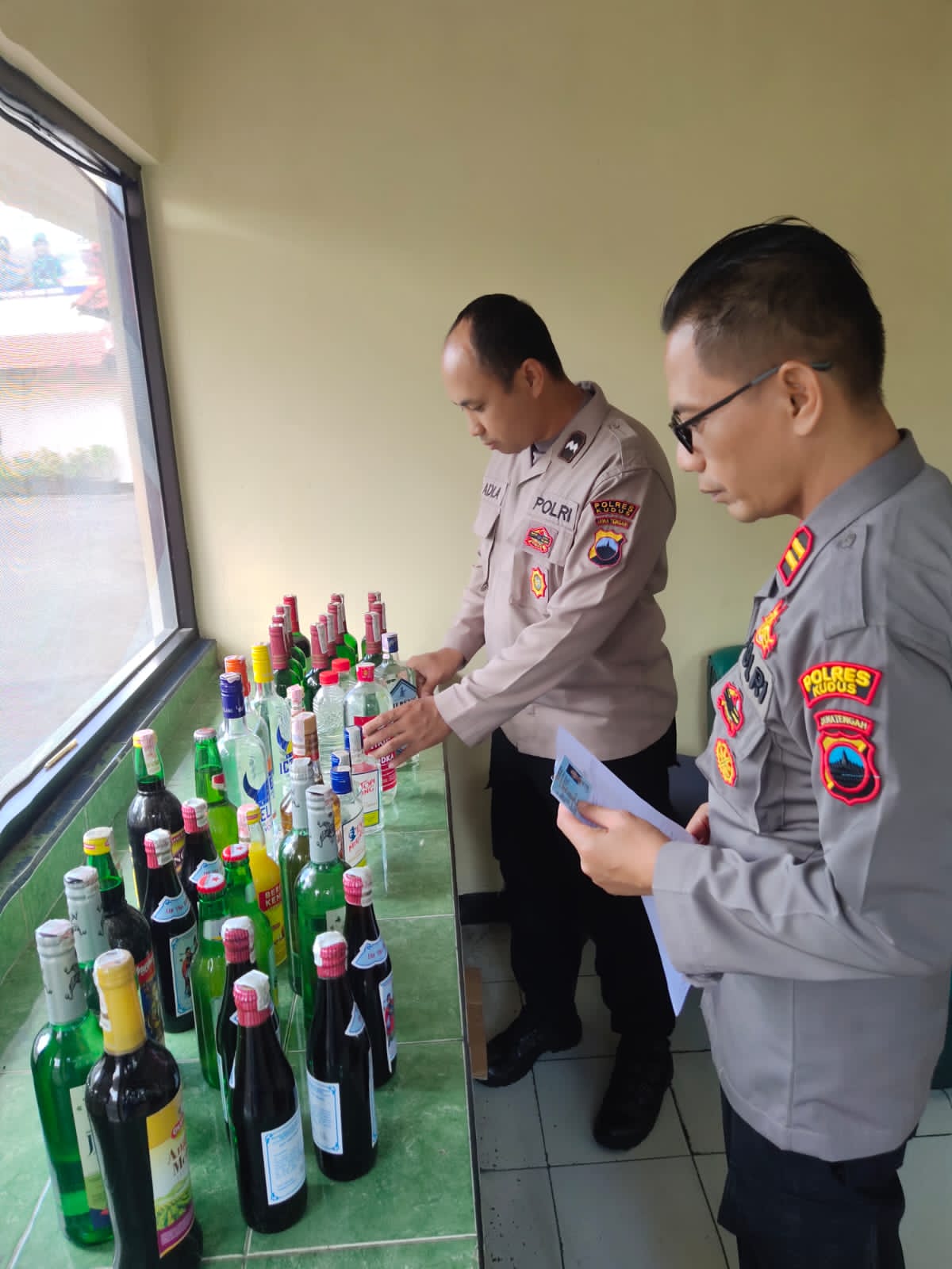 Kafe Dirazia, Tim URC Polres Kudus Berhasil Amankan Miras