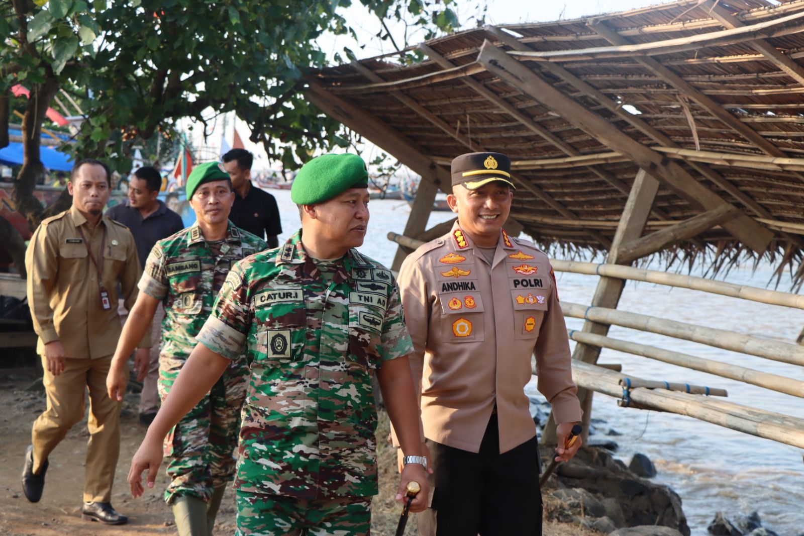 TNI-Polri dan Dinas Terkait Penanaman Bibit Mangrove