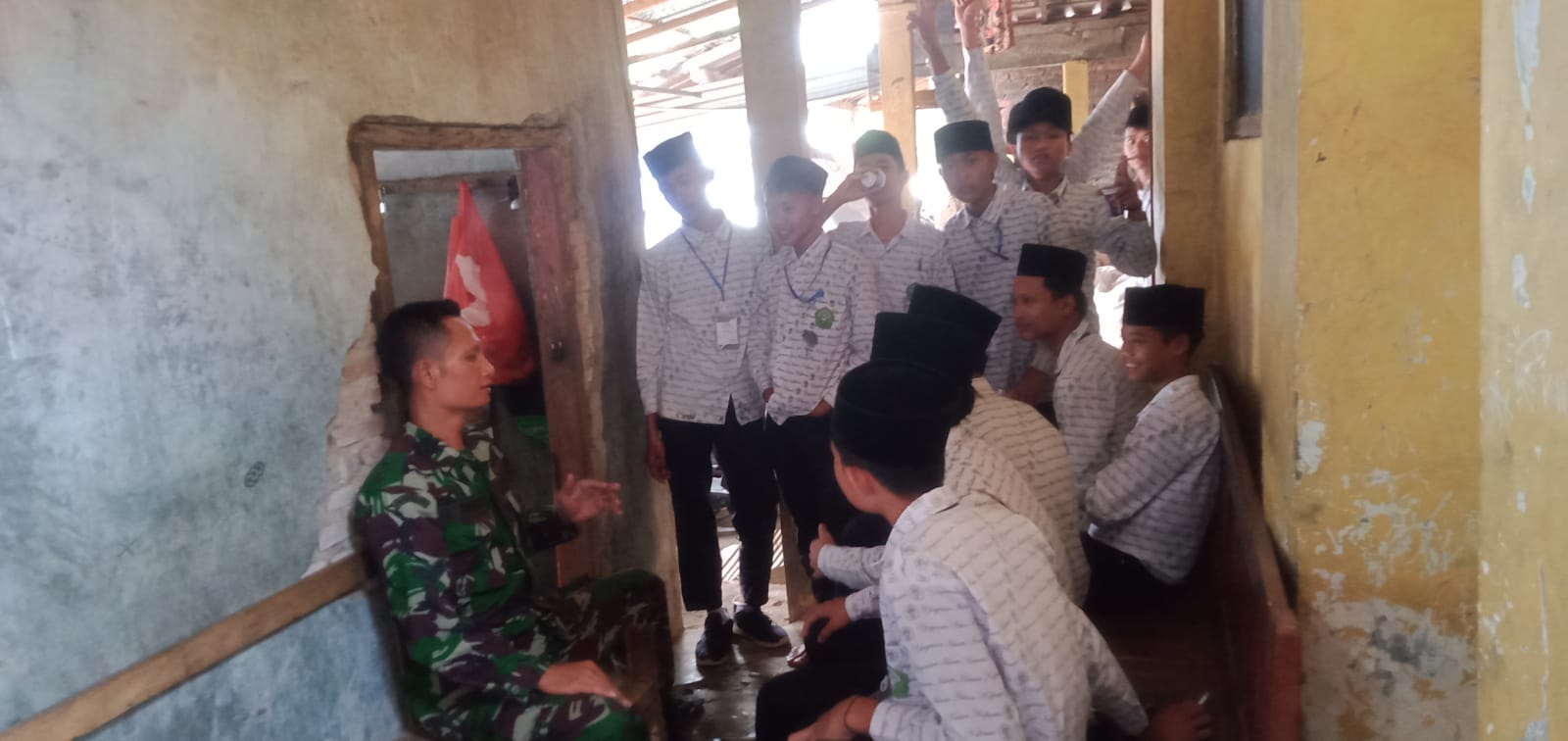 Babinsa Kelet Berikan Motivasi Kepada Siswa