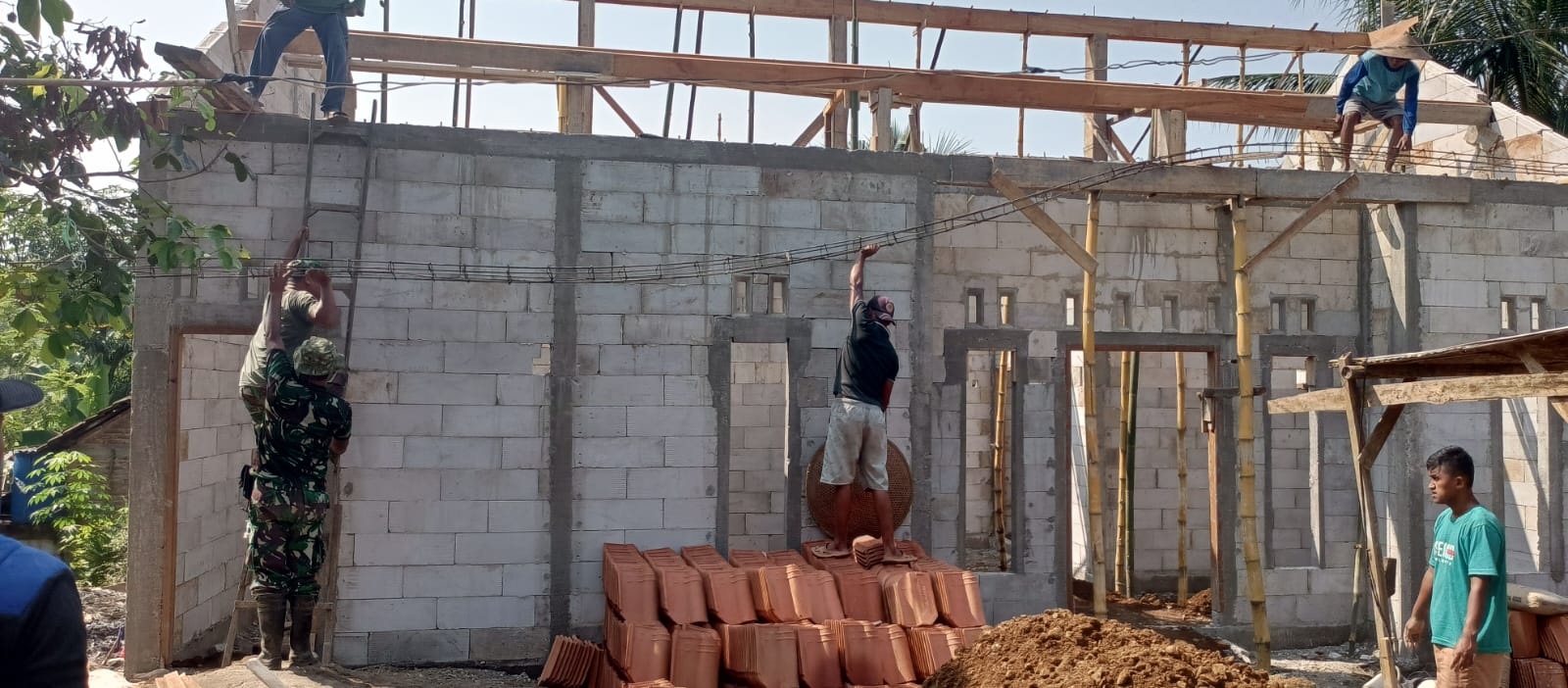 Cepat dan Teliti, Kodim 0719/Jepara : Kerjakan Rumah Tidak Layak Huni (RTLH)