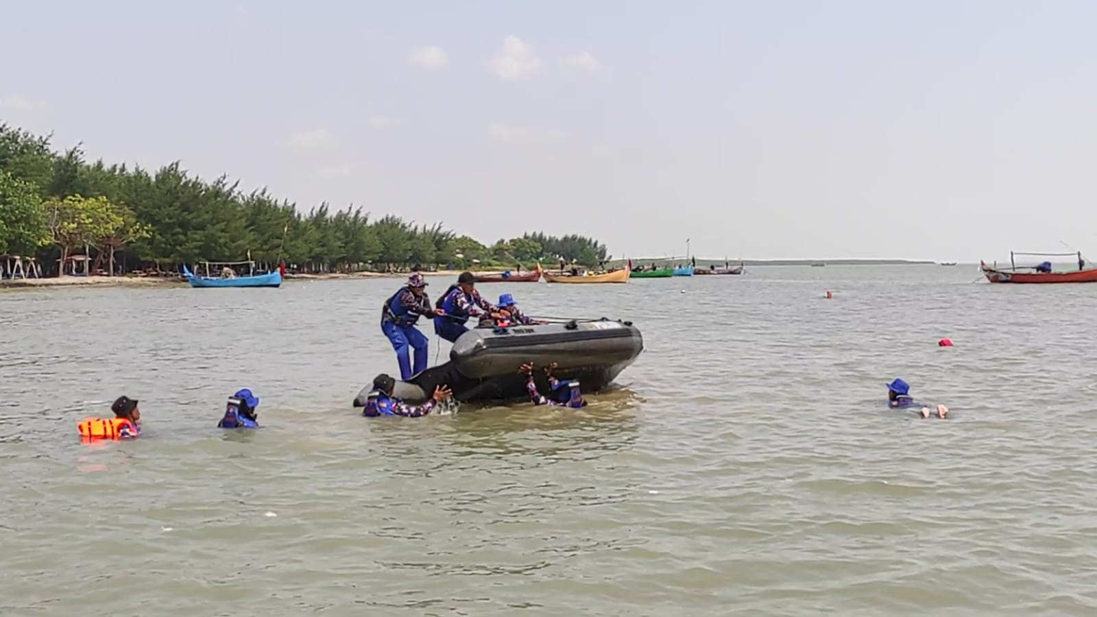 Kompol Hendrik Gelar Latihan Giat Exsersisi Perahu Karet dan SAR Perairan