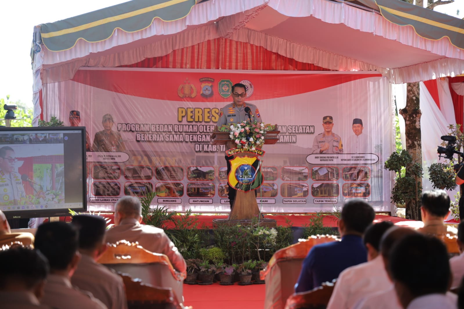 Diresmikan !!! Kapolda Kalsel Serahkan Kunci ke Penerima Bantuan Bedah Rumah