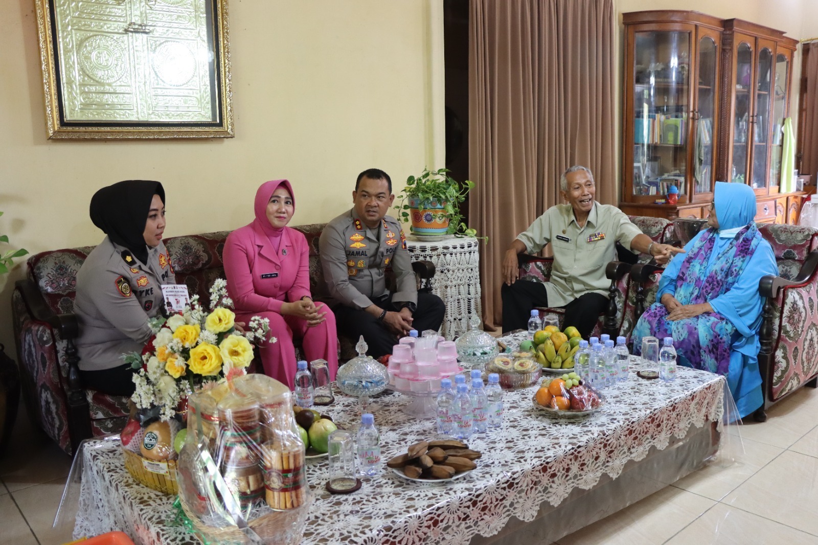 Hut Bhayangkara ke-77, Kapolres Kendal Dan Ketua Bhayangkari Gelar Anjangsana Ke Purnawirawan Polri