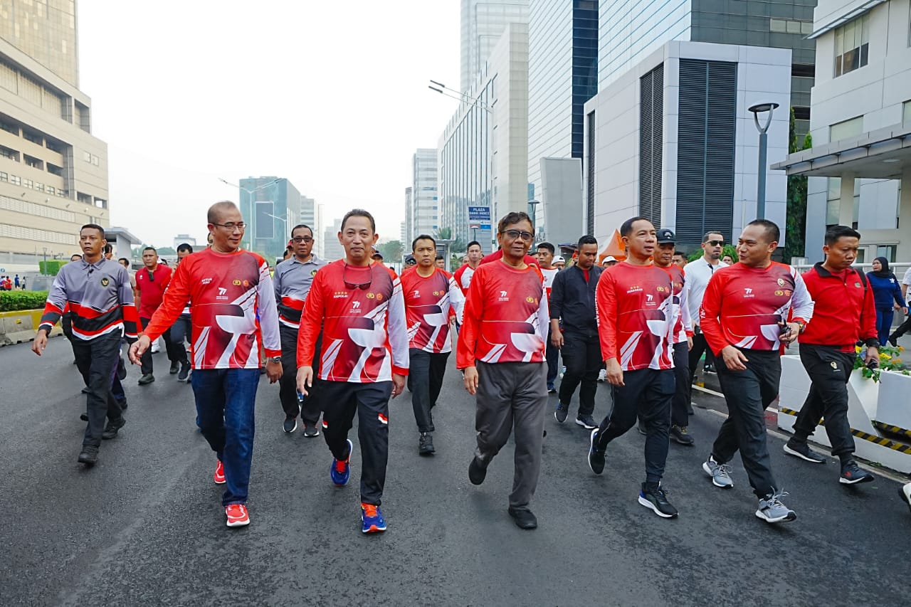 Fun Walk !!! Kapolri Gaungkan Jaga Persatuan – Kesatuan Bangsa