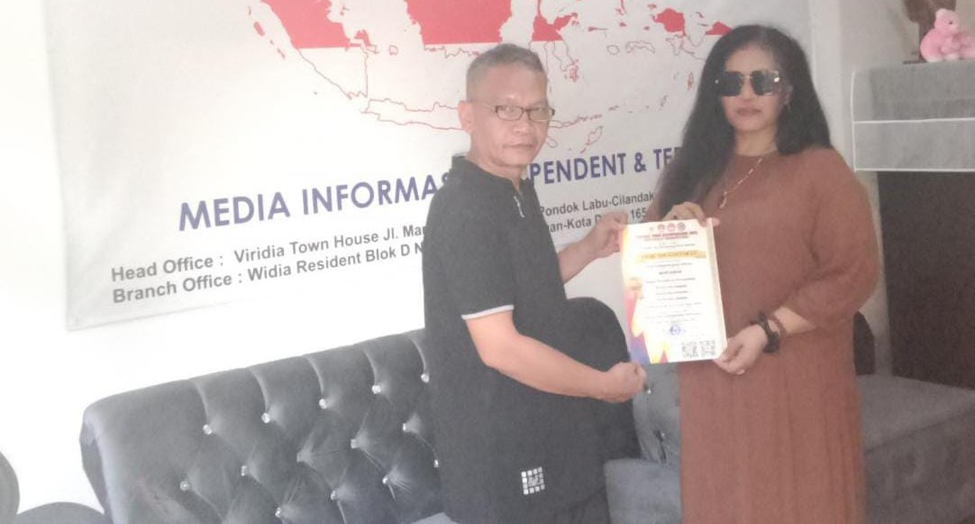 CEO Bali Berkabar Terima Sertifikat SKW dan Sertifikat Perusahaan dari Ketua Dewan Pers Independen (DPI)