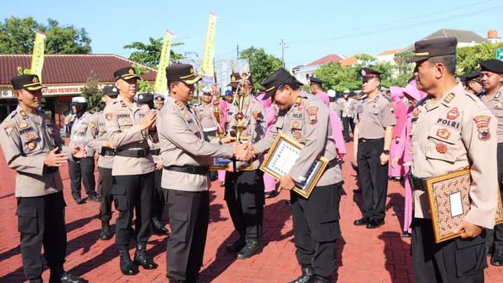 Polres Jepara Gelar Kenaikan Pangkat dan Berikan Penghargaan