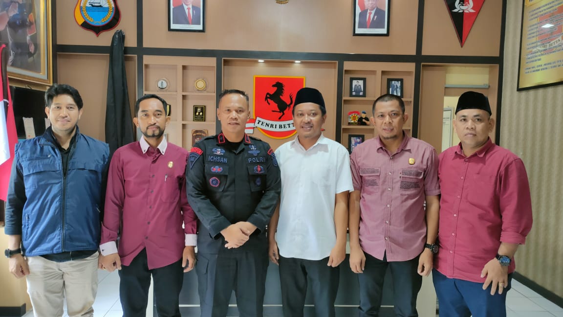 Komisioner KPU Bertandang Ke Markas Brimob, Ada Apa ???