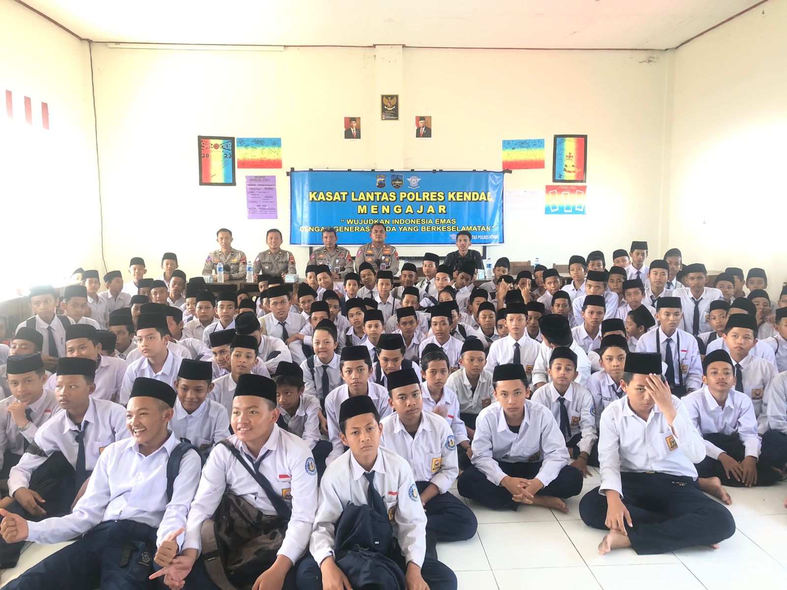 Pemahaman Tertib Berlalulintas, Satlantas Polres Kendal Berikan Edukasi ke Pelajar SMP