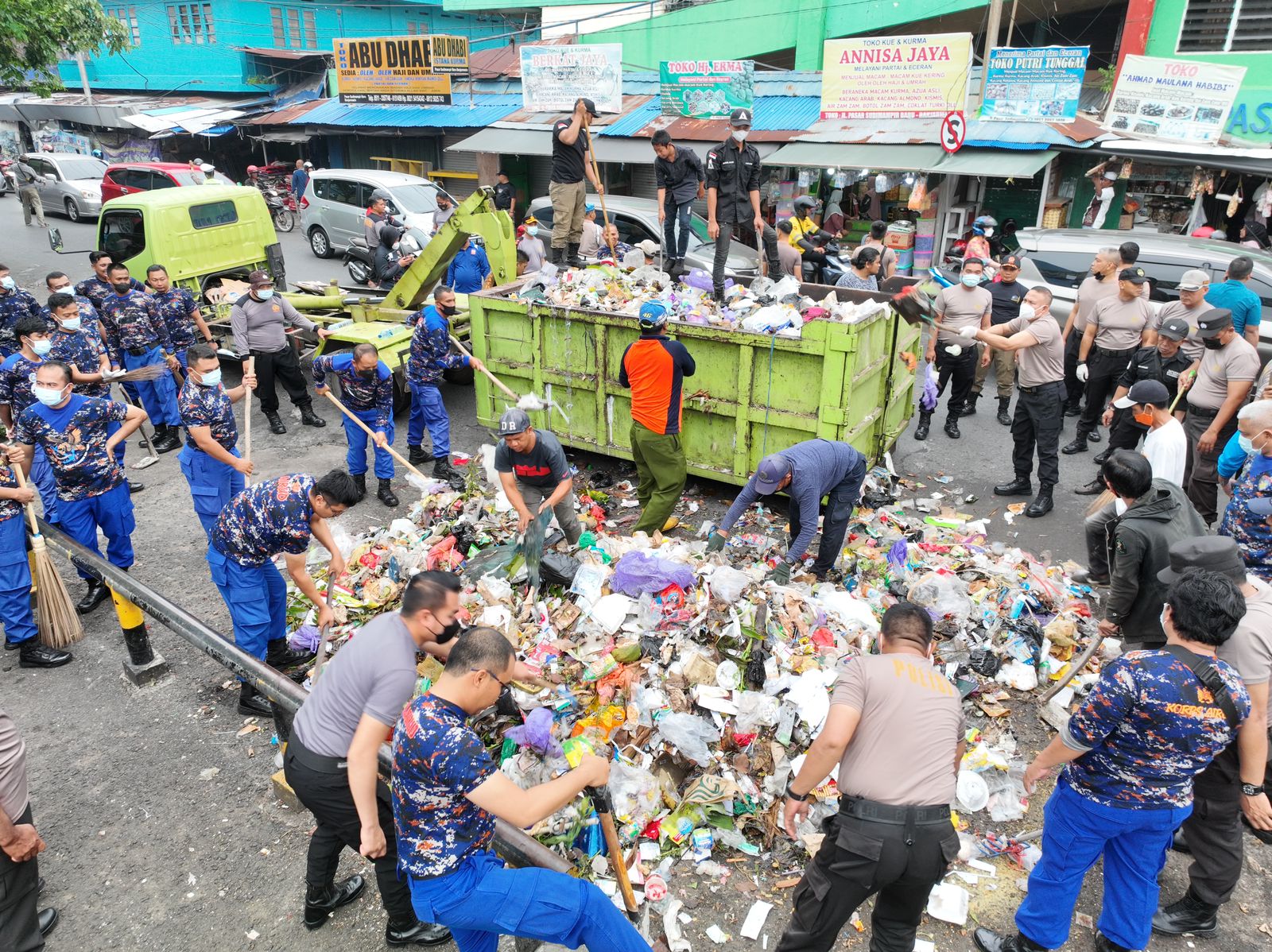 Aksi Bersih-Bersih Lingkungan, Kapolda Kalsel Turun