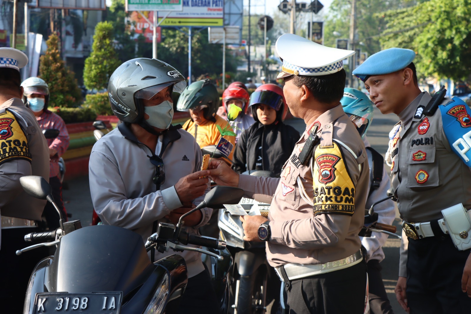 No Tilang !!! Kompol Asfauri S.H,M.H : Toleransi ke Pelangar Tapi Pengendara Terima Hadiah