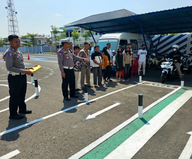 Area Terbaru Gambar S !!! Kasatlantas Polresta Pati Berikan Sosialisasi Uji Praktik Lintasan SIM C