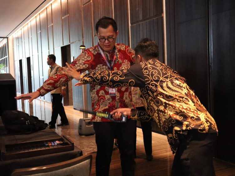 Brimobda Polda Jateng Pengawalan Ketat AEM