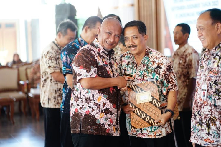 211 Orang Memasuki Purna Tugas dan Simbolis Penyerahan