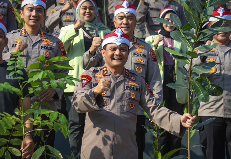 Jaga Lingkungan, Polda Jateng Tanam Ribuan Pohon