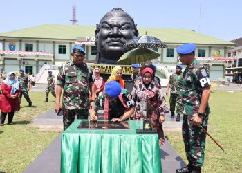 Kunker ke Kalbar, Wadanpuspomad Peresmian Patung Gajah Mada