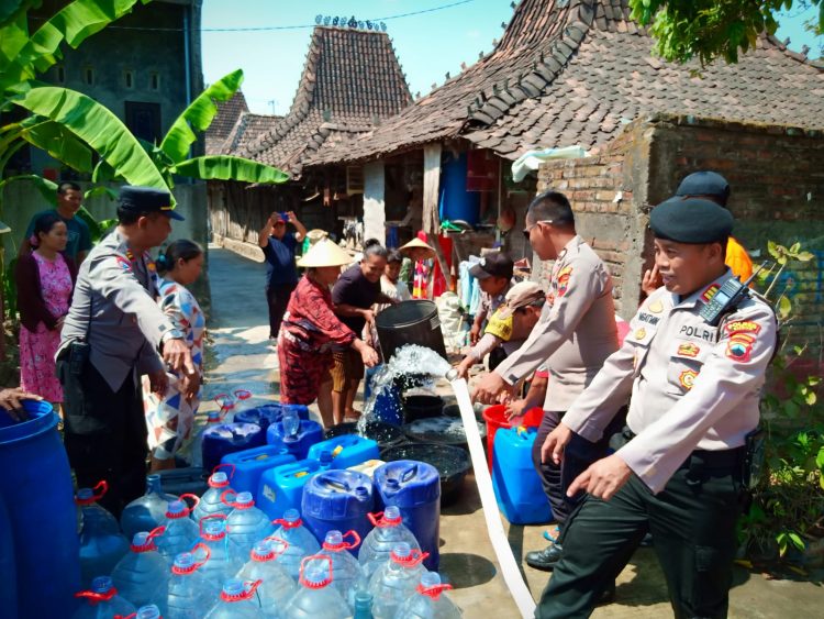 Bantuan Air Bersih, Polisi Peduli Masyarakat Kekeringan