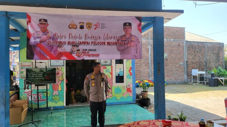 Generasi Penerus Bangsa, Karo SDM Polda Jateng Distribusikan Buku ke Tingkat PAUD dan TK