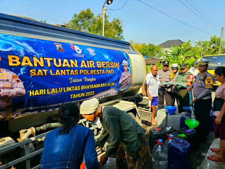 Tiga Kecamatan Terima Bantuan Air Bersih, Satlantas Pati Peduli Sesama