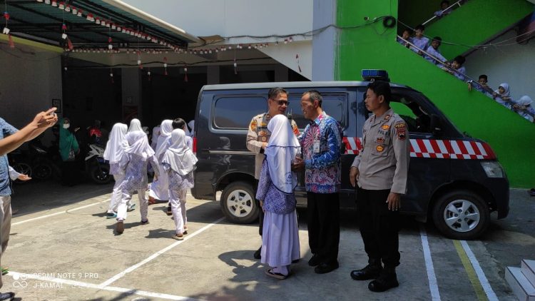 Kecerdasan Anak Sejak Dini, Polres Kudus Bagikan 1.092 Buku