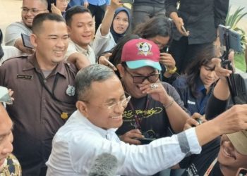 Resmi Ditetapkan Tersangka, Karen Sebut Cek Ada Tanda Tangan